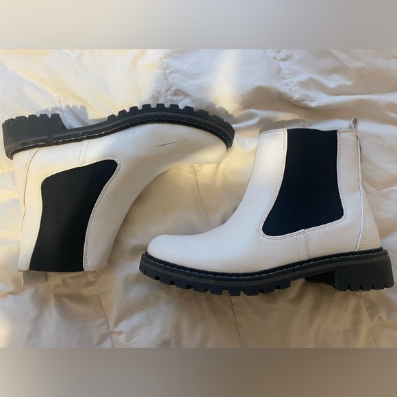 Boutique Brand Mini Boots - Picture 2 of 2